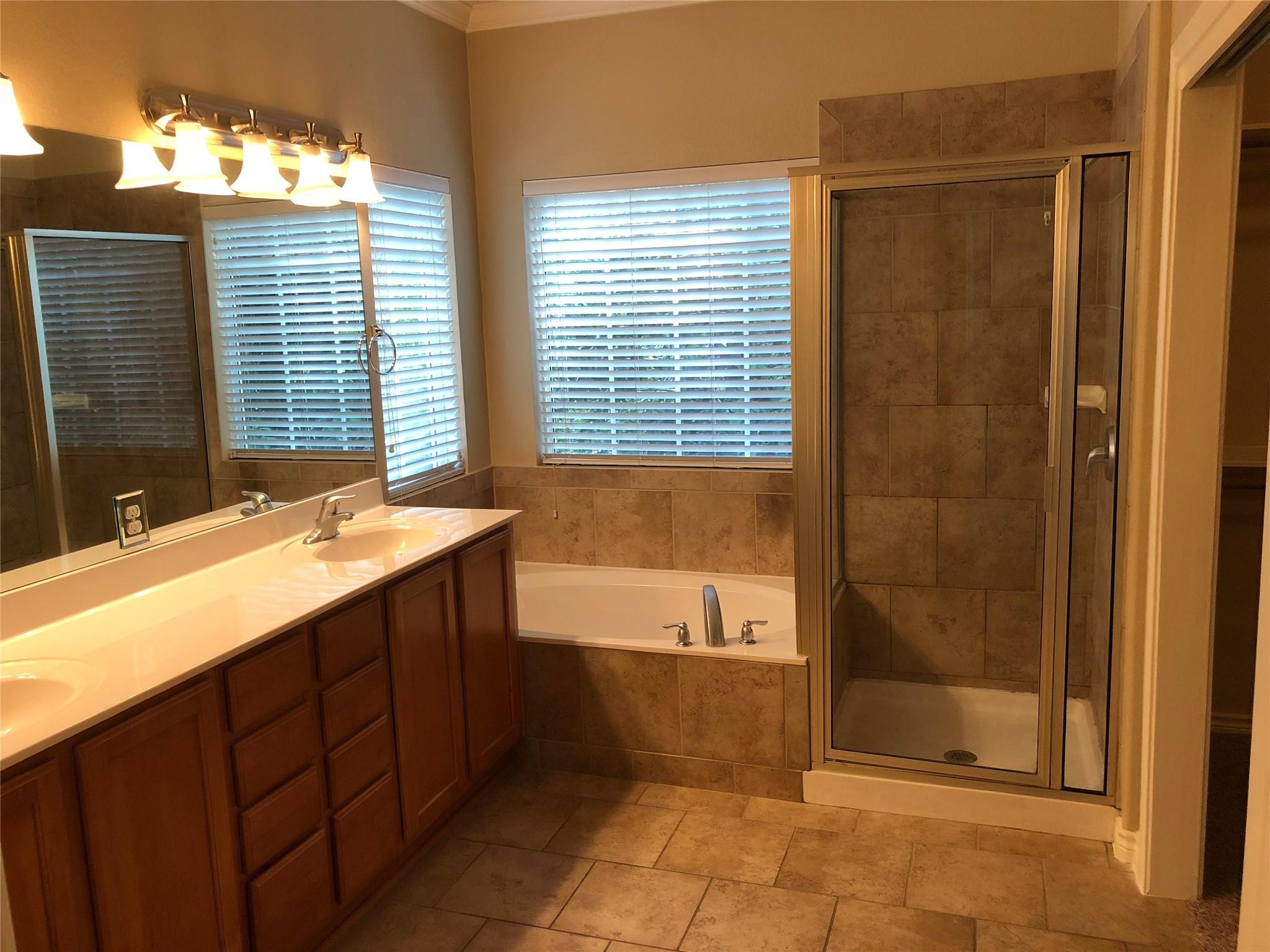 504 W North Loop Blvd #a Property Photo 33