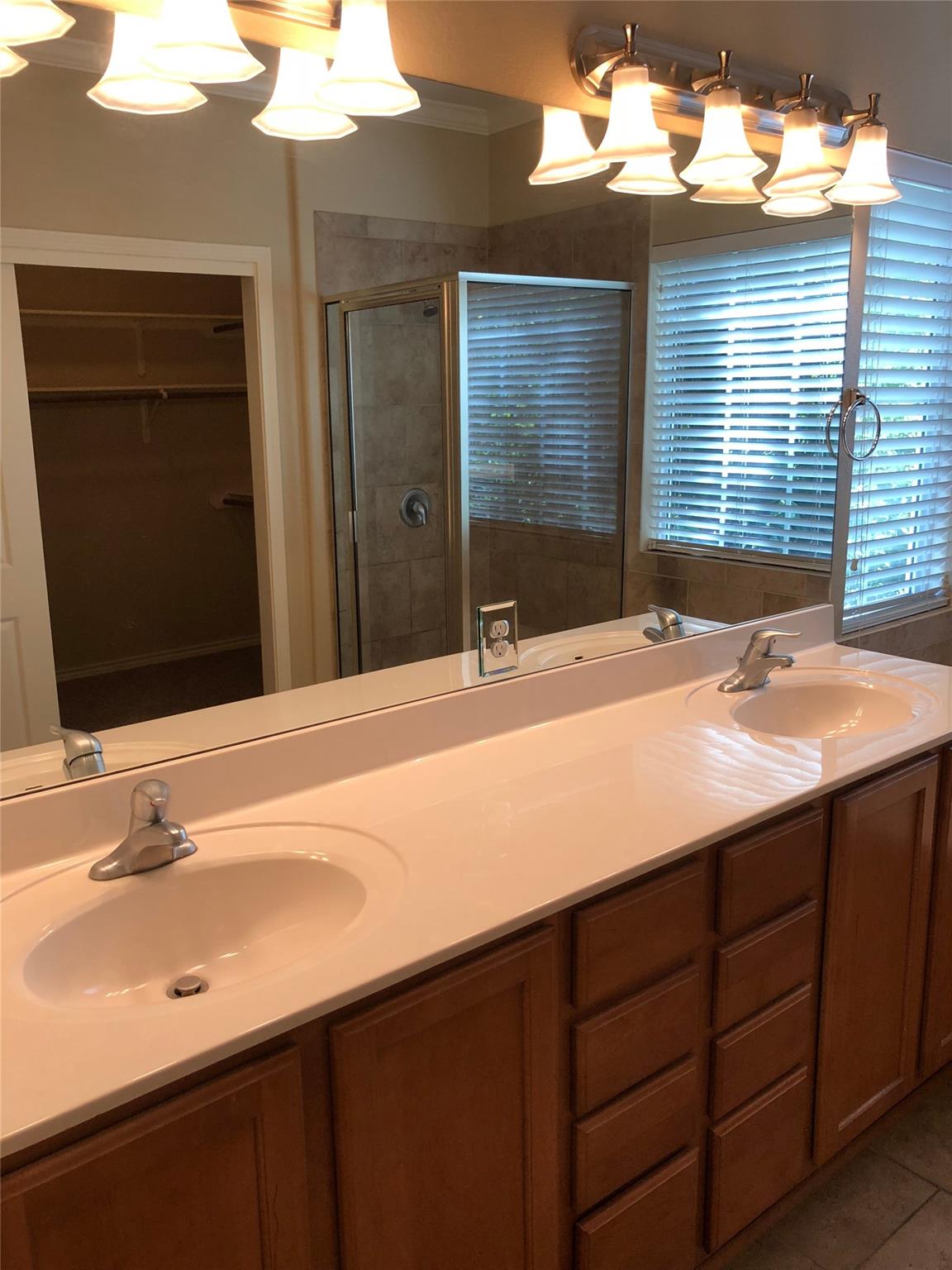 504 W North Loop Blvd #a Property Photo 34