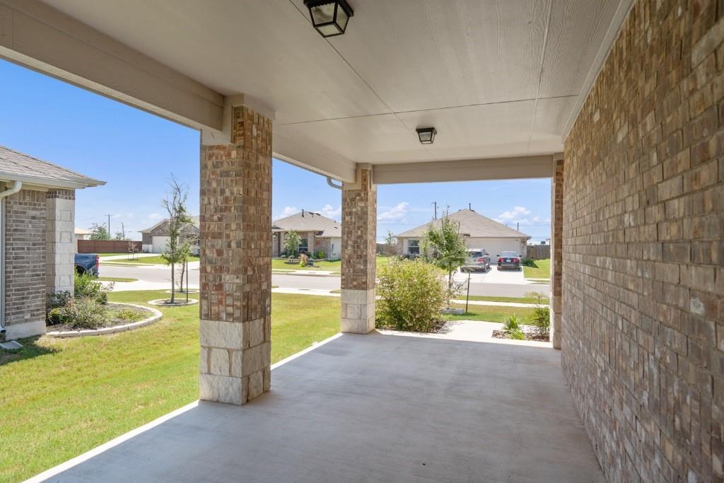 1007 Pembroke Ct Property Photo 4