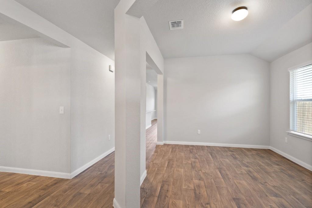 1007 Pembroke Ct Property Photo 6