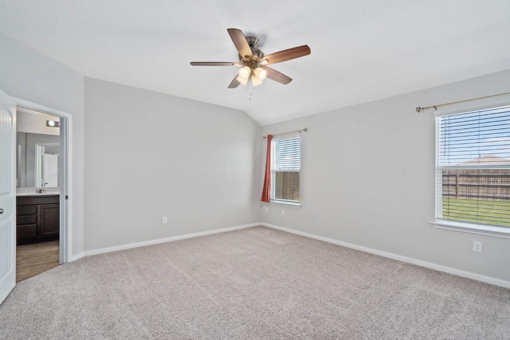 1007 Pembroke Ct Property Photo 18