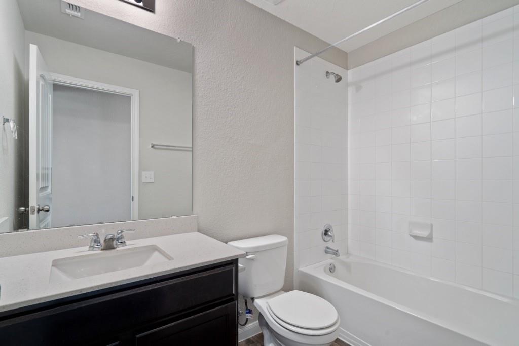 1007 Pembroke Ct Property Photo 27