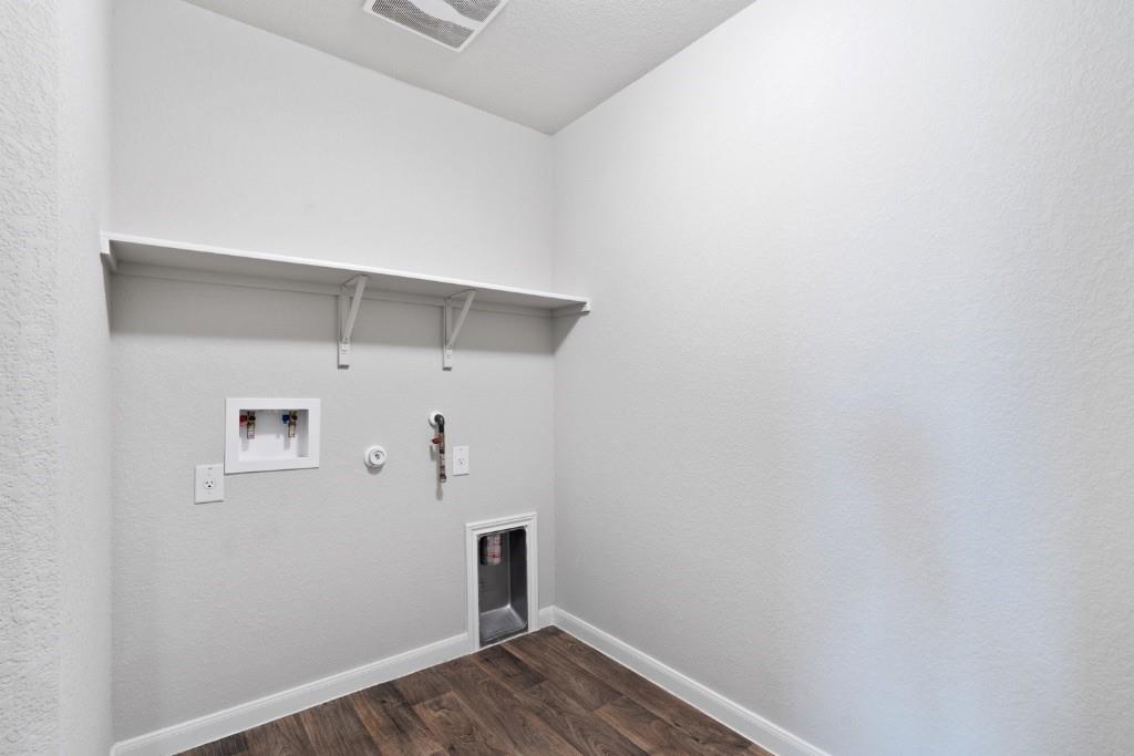 1007 Pembroke Ct Property Photo 30