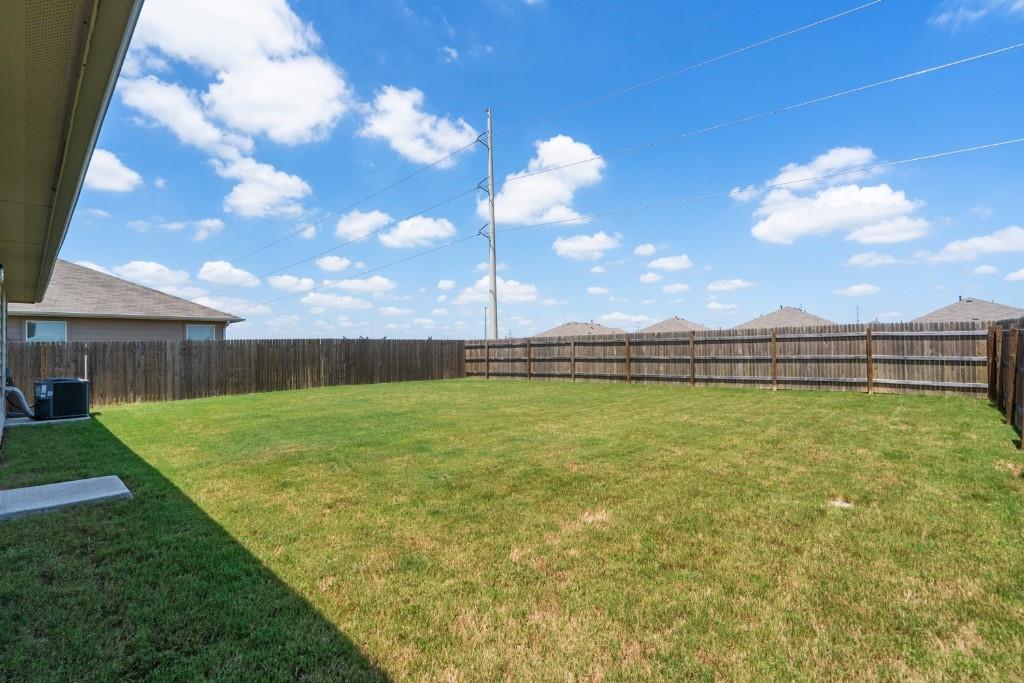 1007 Pembroke Ct Property Photo 31