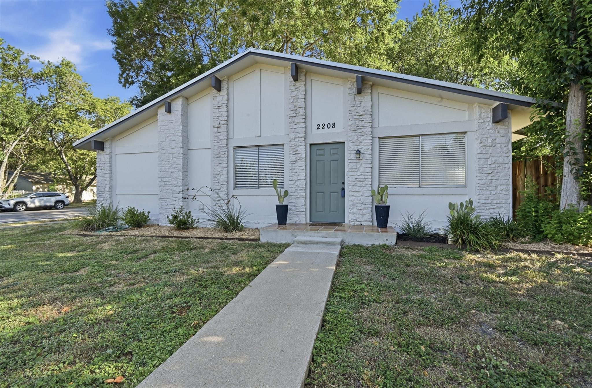2208 Deadwood Dr Property Photo 1