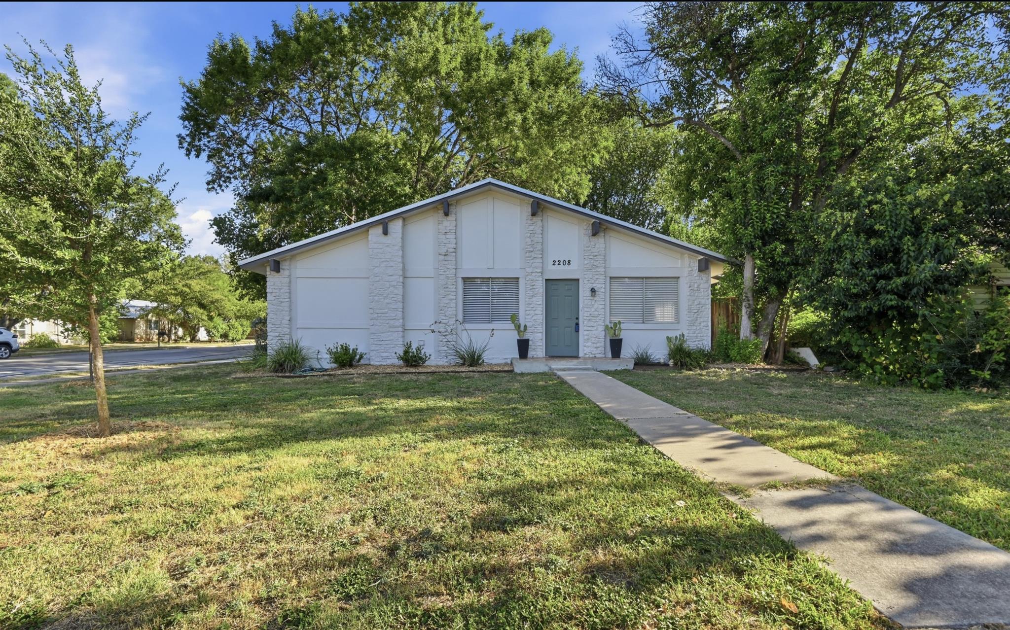 2208 Deadwood Dr Property Photo 2