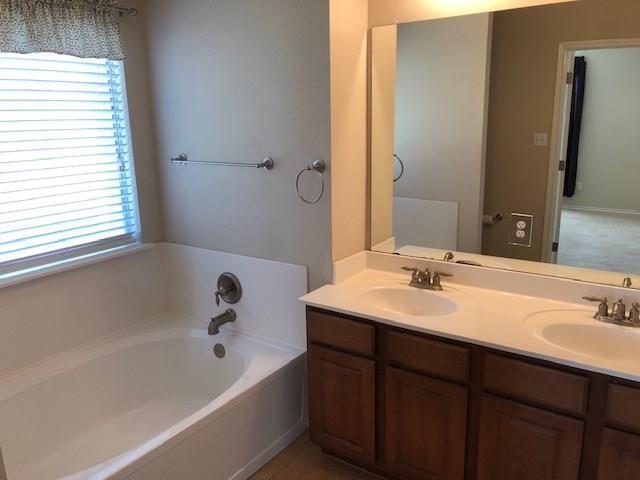 220 Housefinch Loop Property Photo 6