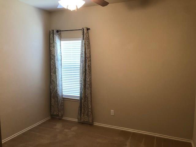 220 Housefinch Loop Property Photo 9