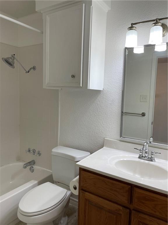 6501 E Hill Dr #203 Property Photo 16