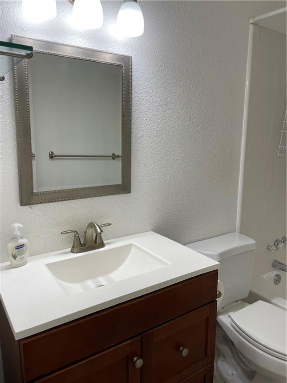 6501 E Hill Dr #203 Property Photo 21