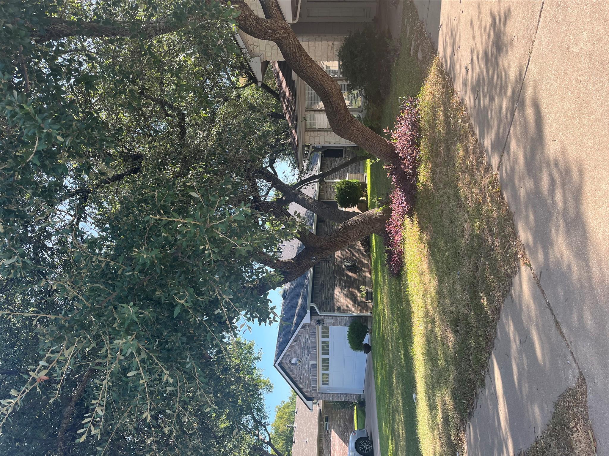 1704 Ascot Ln Property Photo 1
