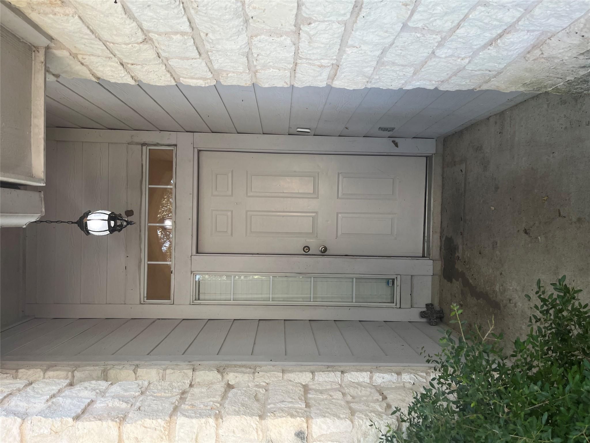 1704 Ascot Ln Property Photo 3