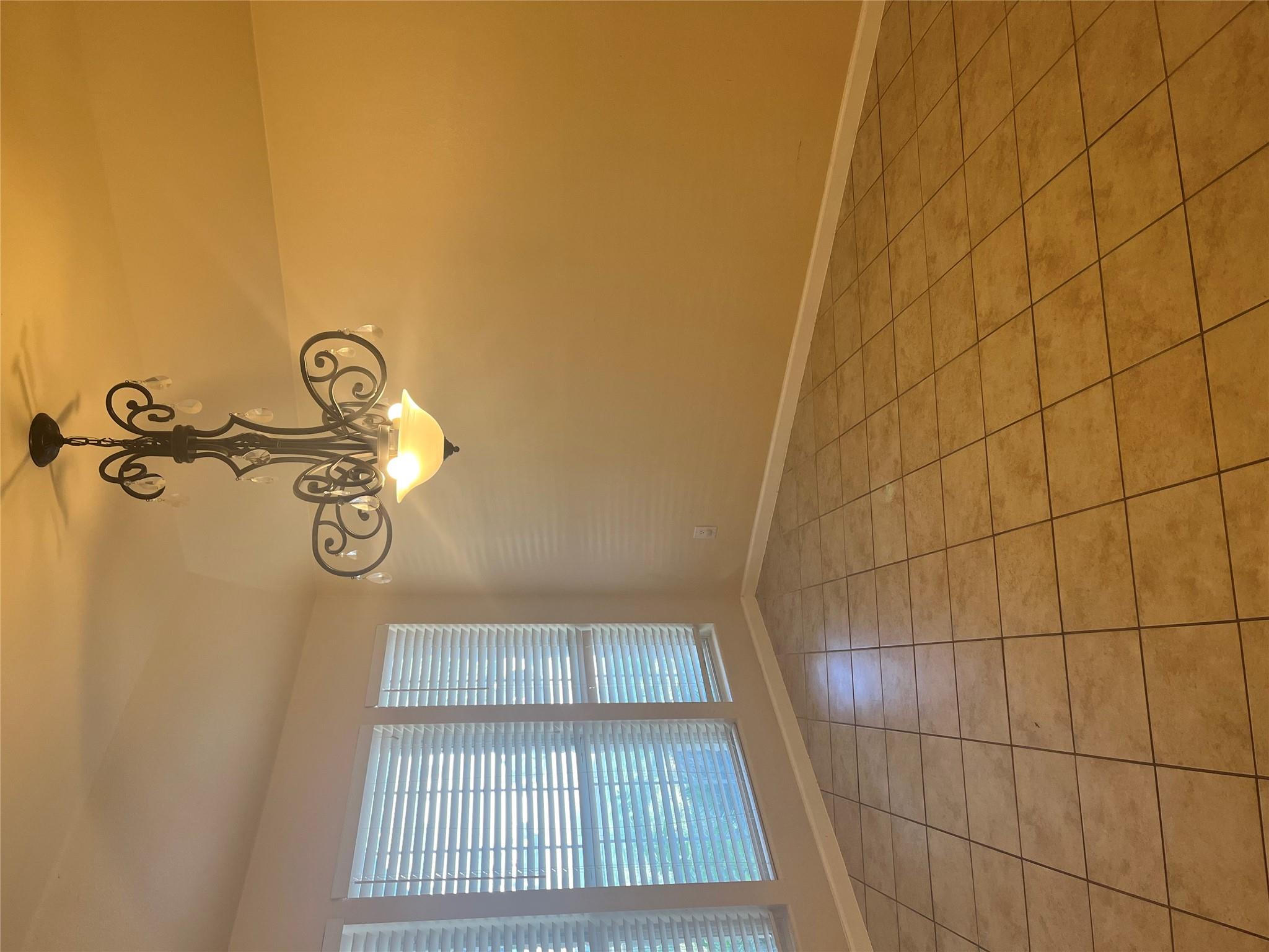1704 Ascot Ln Property Photo 4