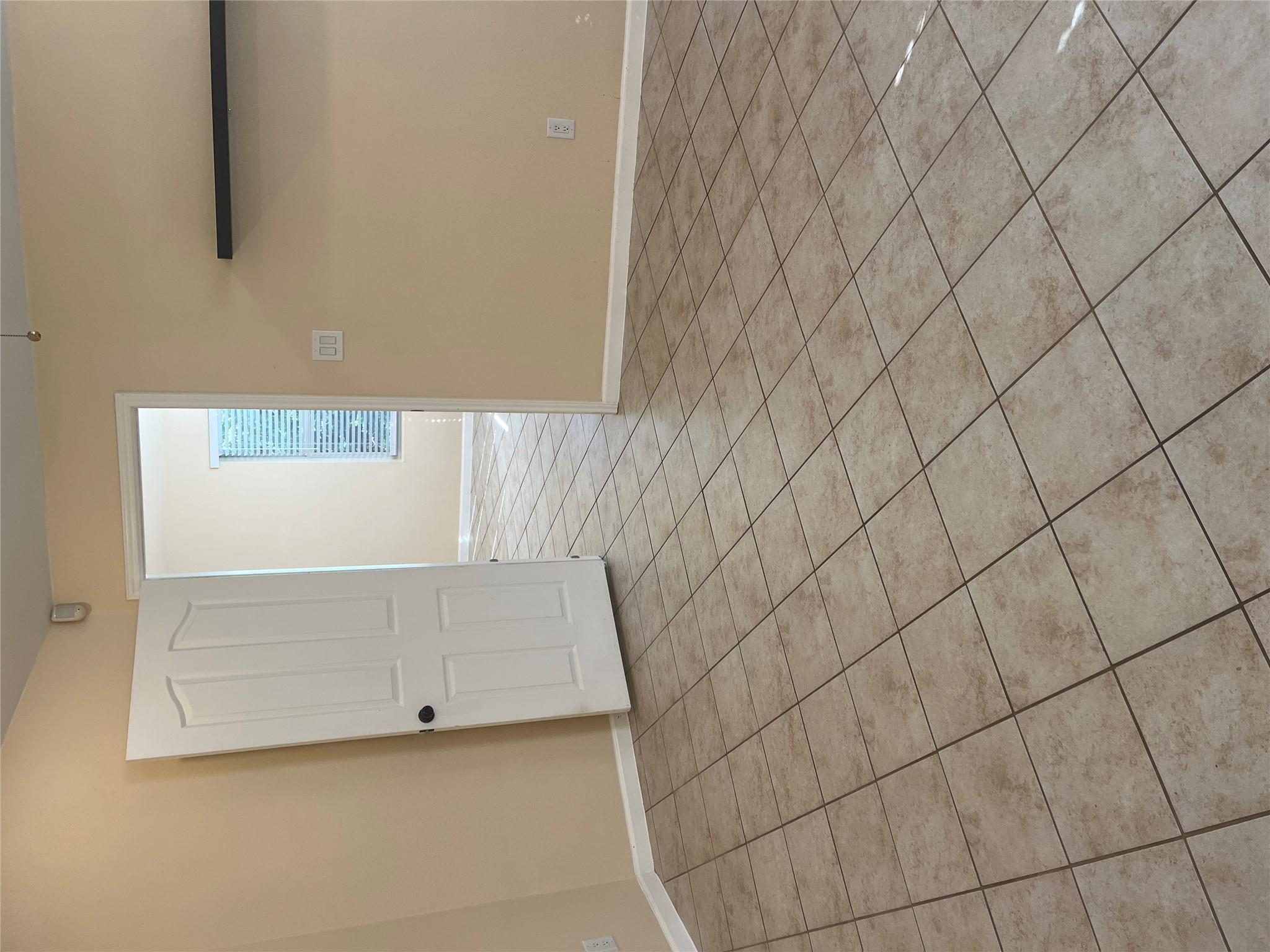 1704 Ascot Ln Property Photo 9