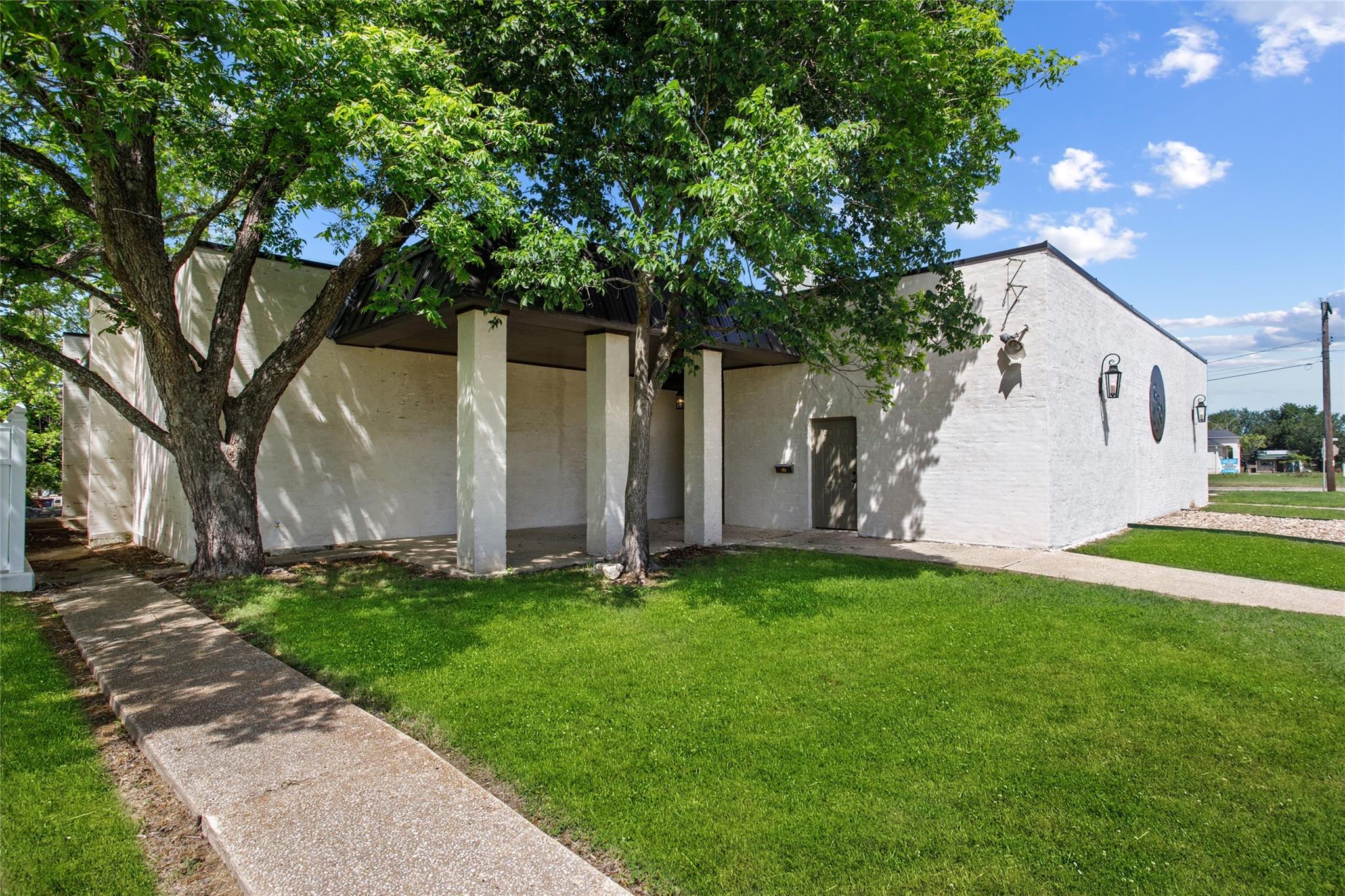 189 S Manse Ave #west Wing Property Photo 1