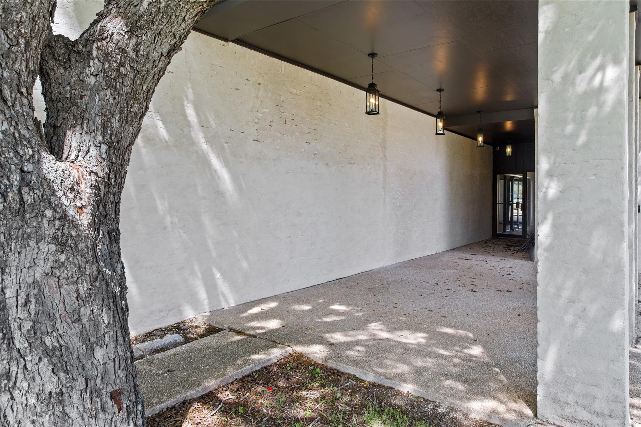 189 S Manse Ave #west Wing Property Photo 2