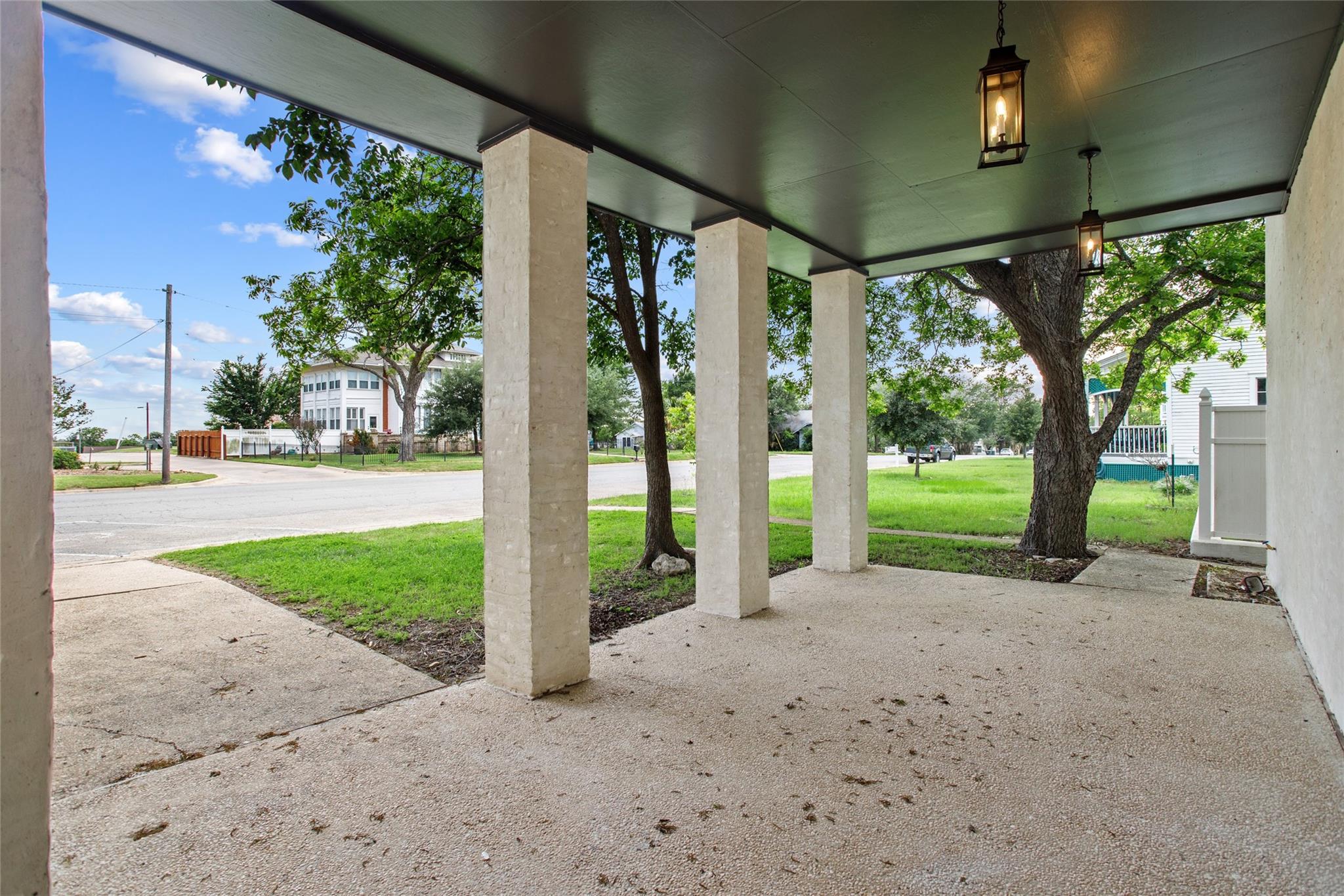 189 S Manse Ave #west Wing Property Photo 4