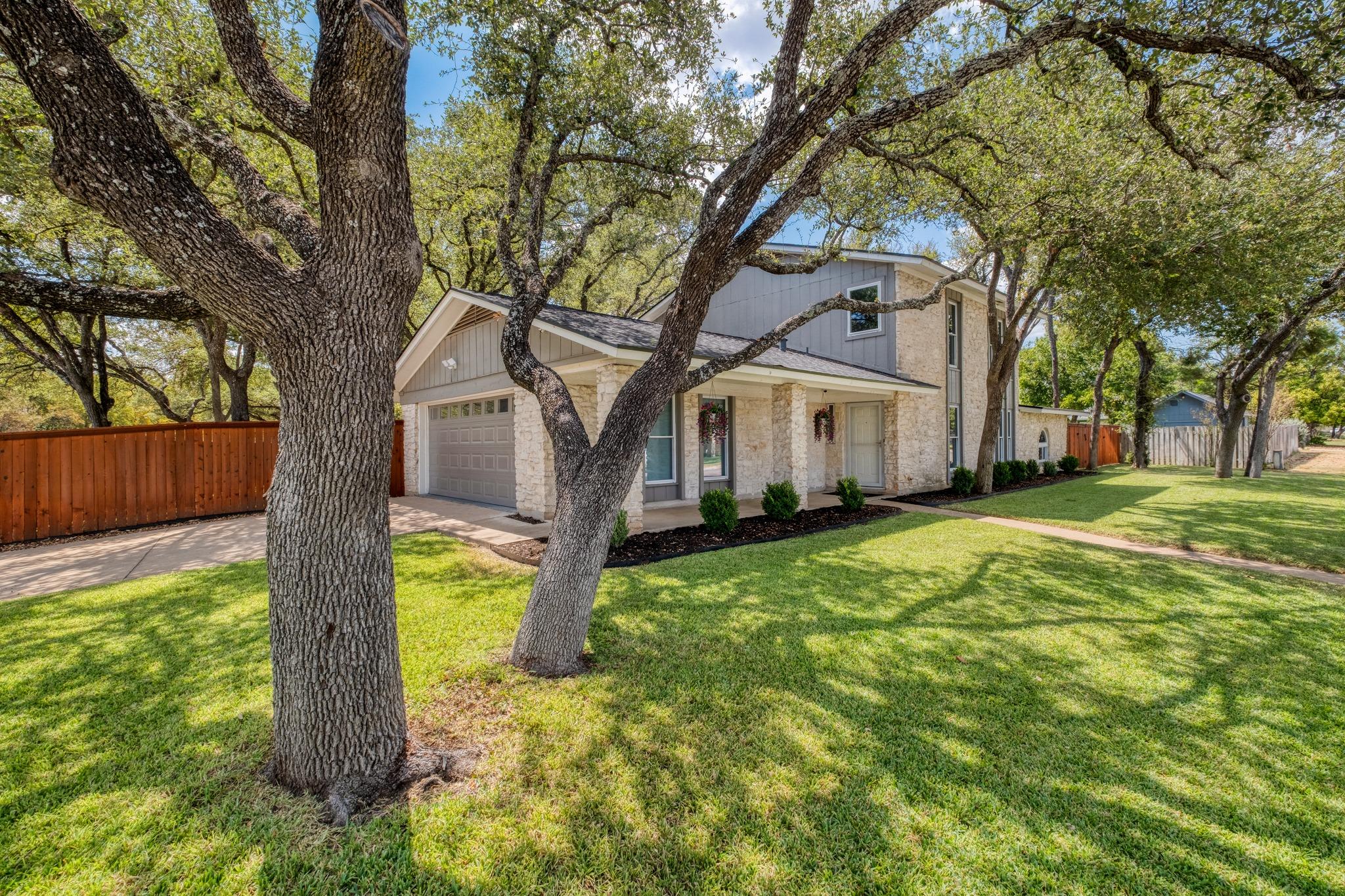 1007 Bluff Dr Property Photo 2