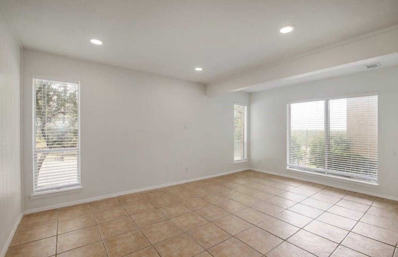 3431 North Hills Dr #103 Property Photo 6
