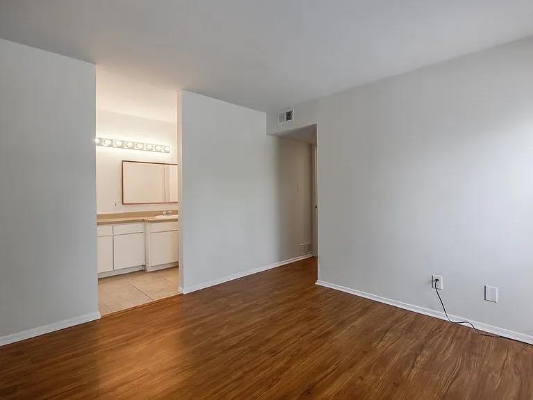 3431 North Hills Dr #103 Property Photo 10