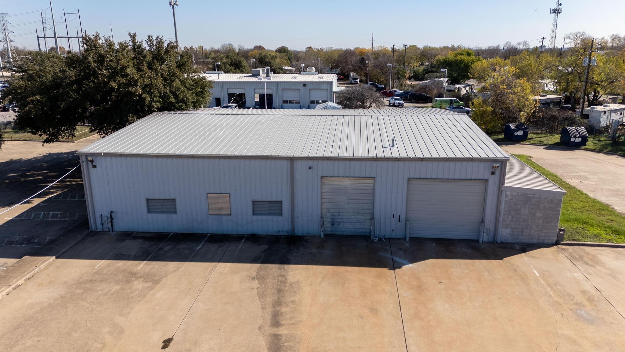6905 S Interstate 35 Highway Property Photo 5