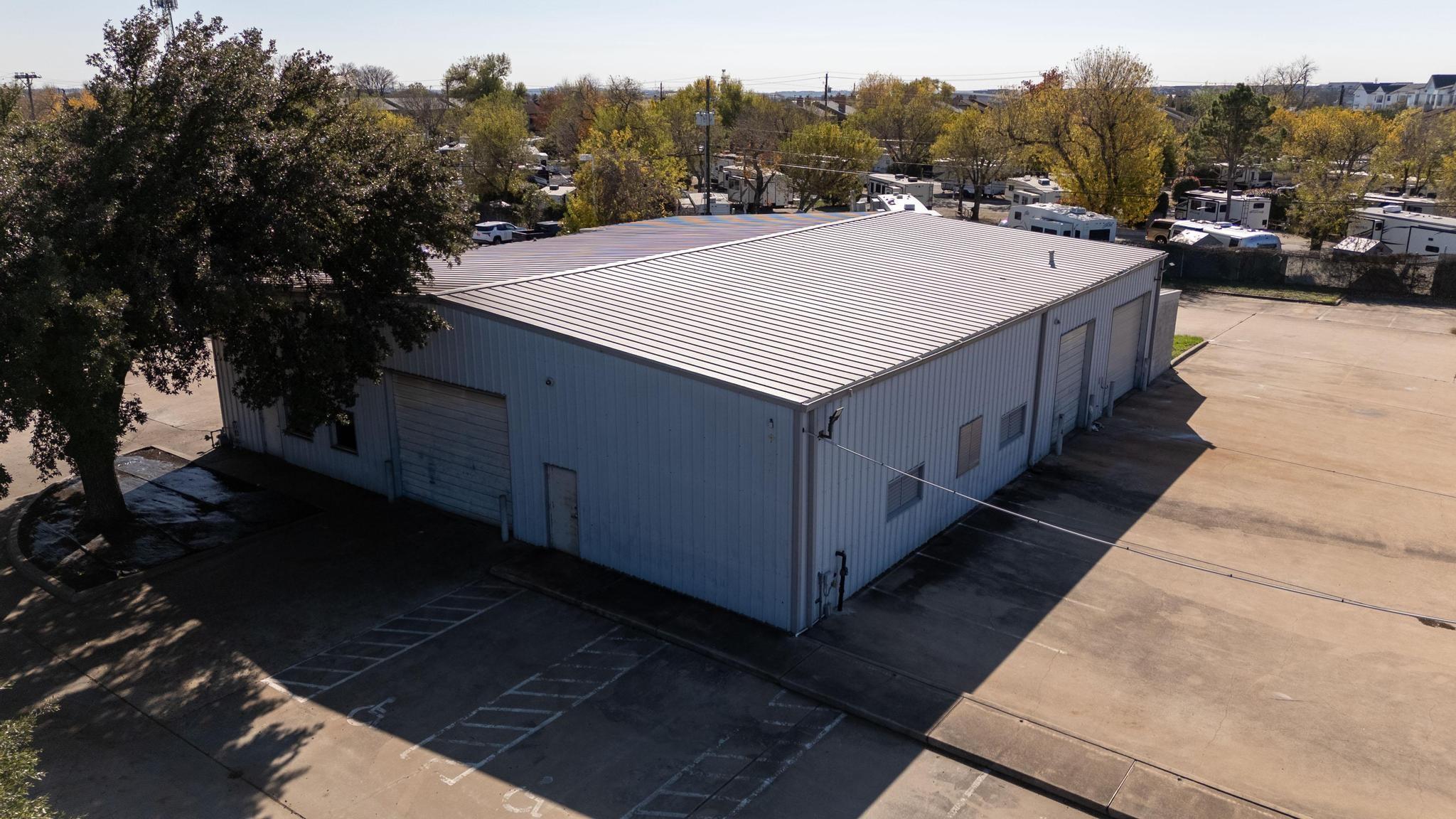6905 S Interstate 35 Highway Property Photo 6