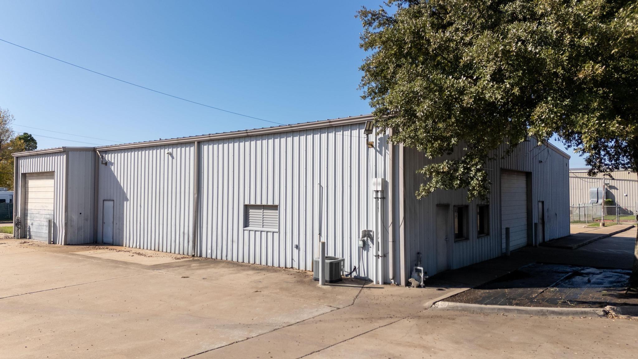 6905 S Interstate 35 Highway Property Photo 7