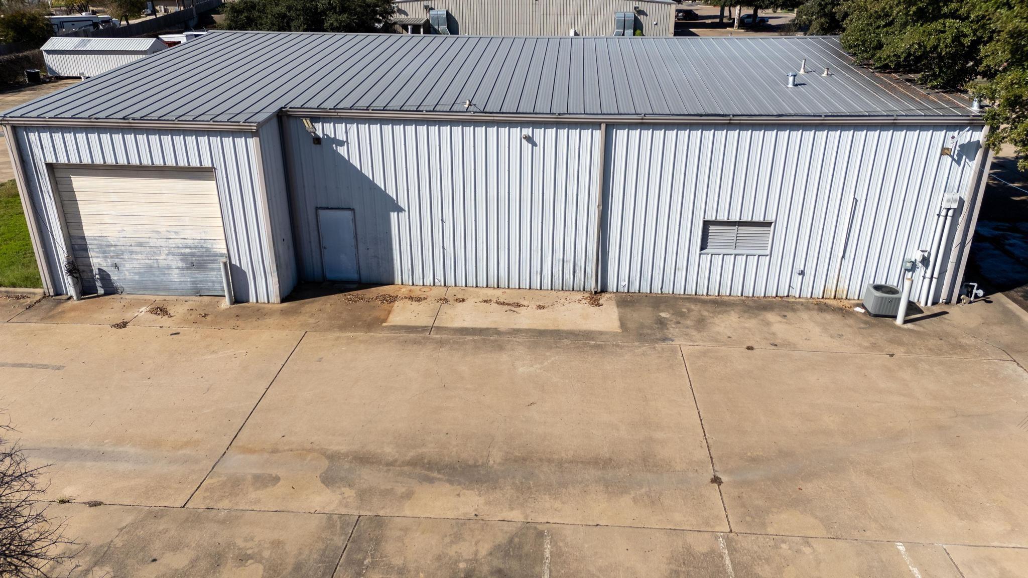 6905 S Interstate 35 Highway Property Photo 8