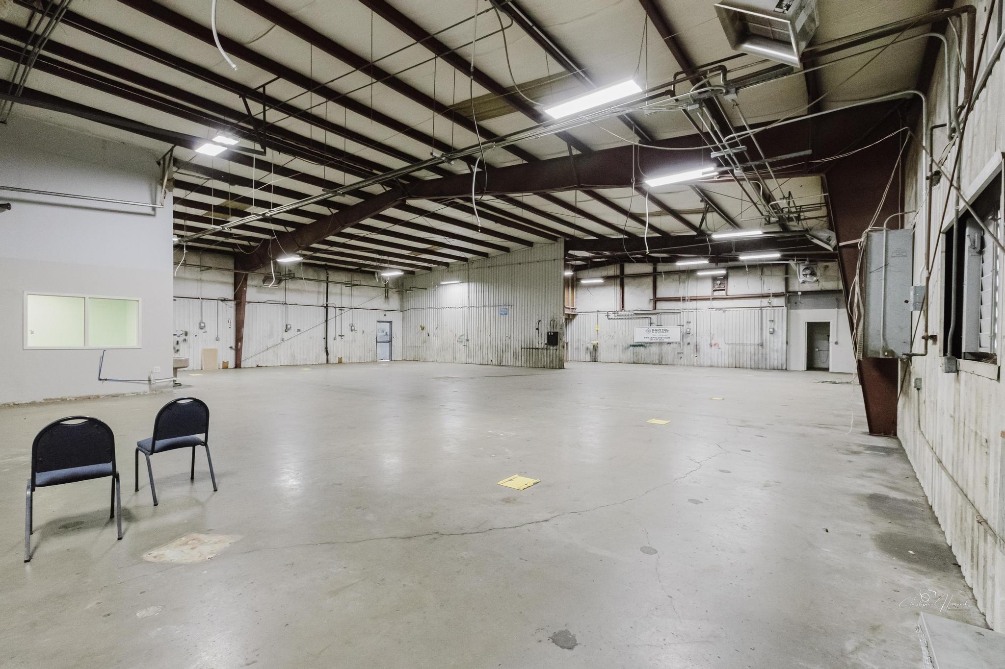 6905 S Interstate 35 Highway Property Photo 9