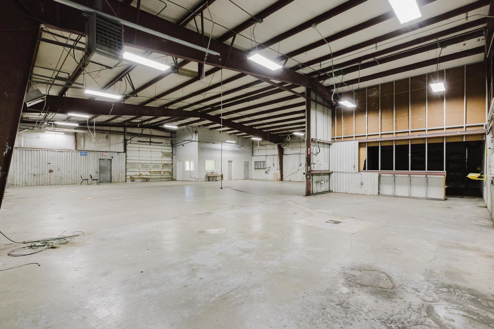 6905 S Interstate 35 Highway Property Photo 11