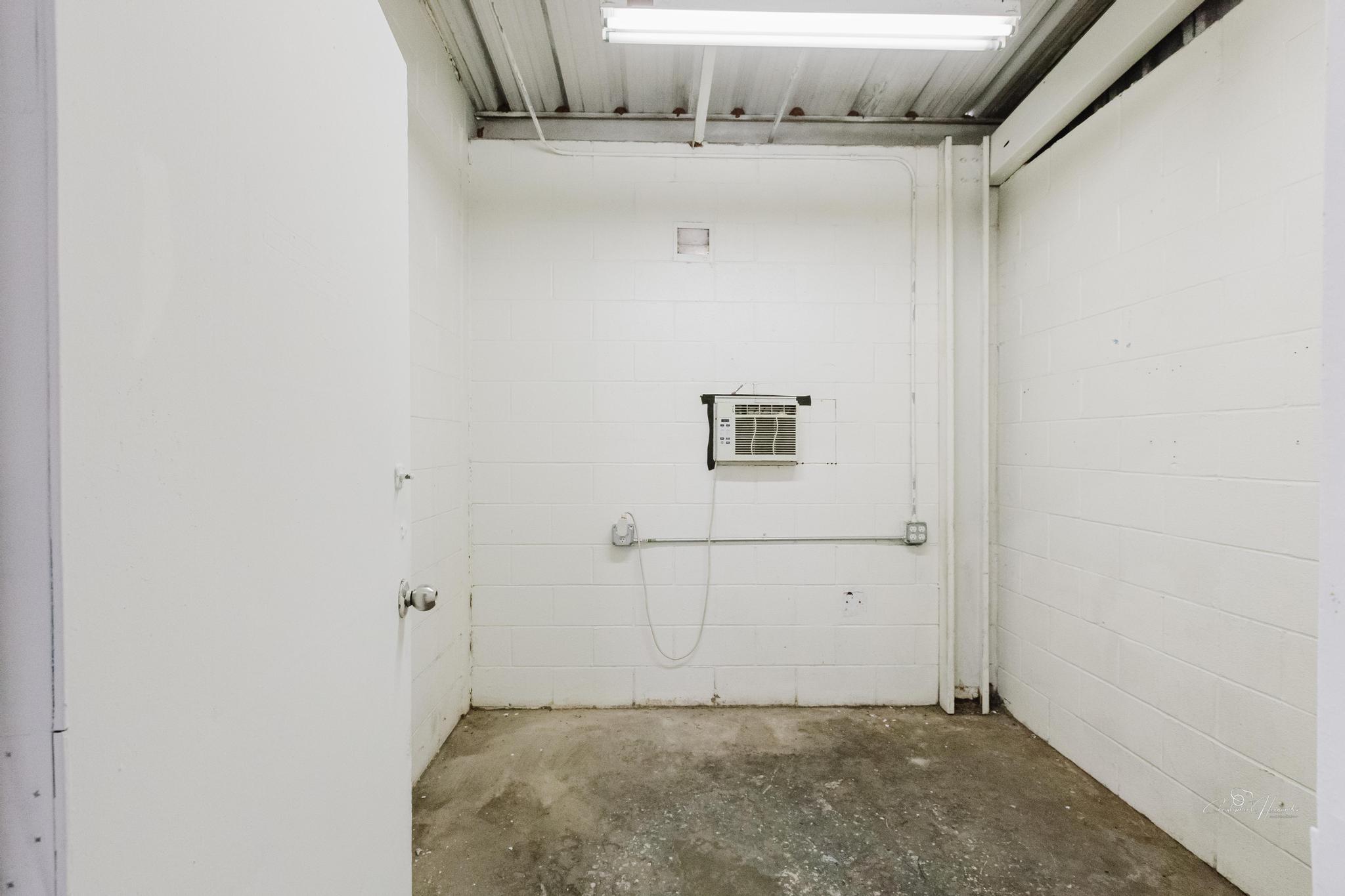 6905 S Interstate 35 Highway Property Photo 13