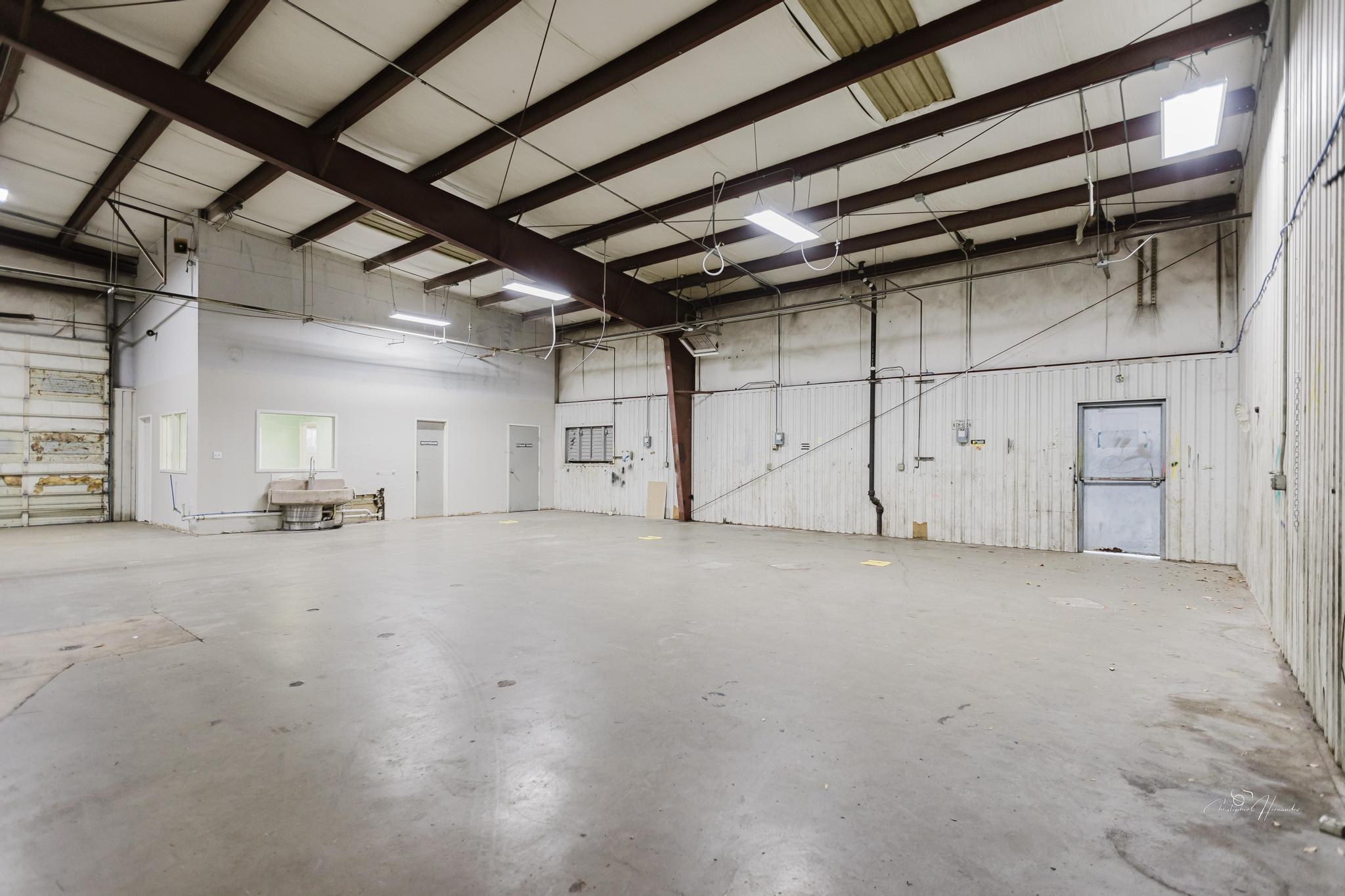 6905 S Interstate 35 Highway Property Photo 16