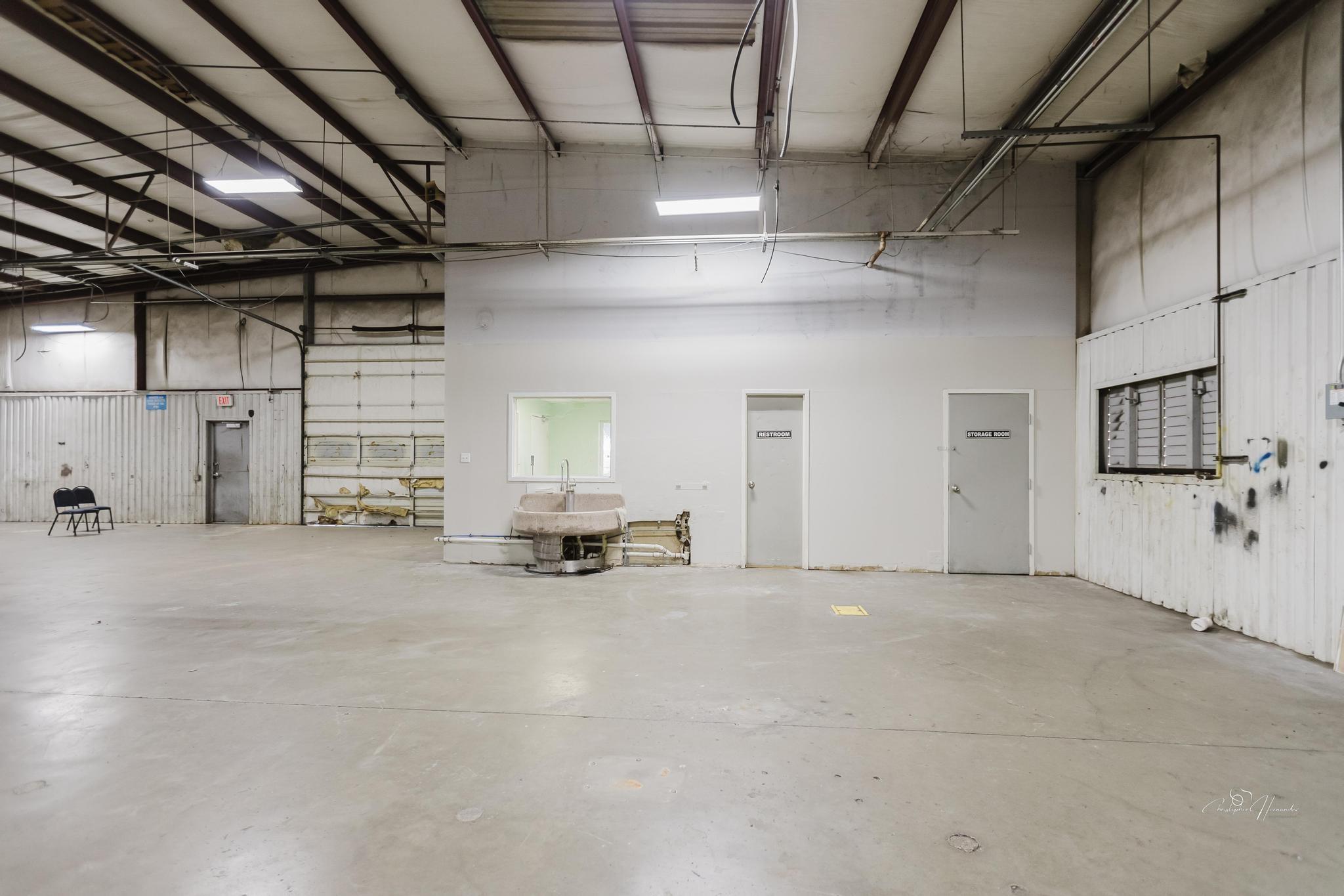 6905 S Interstate 35 Highway Property Photo 17