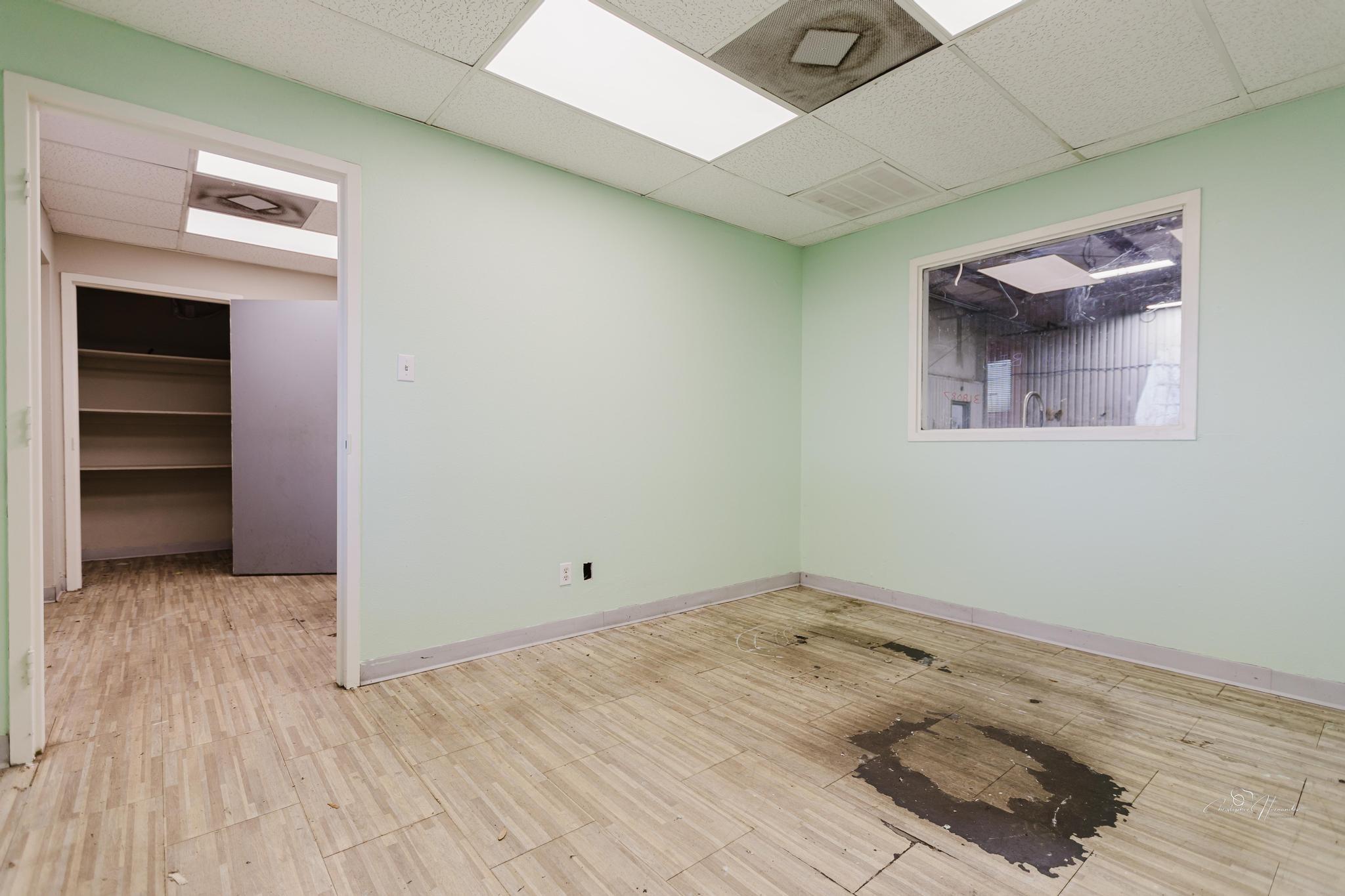 6905 S Interstate 35 Highway Property Photo 20