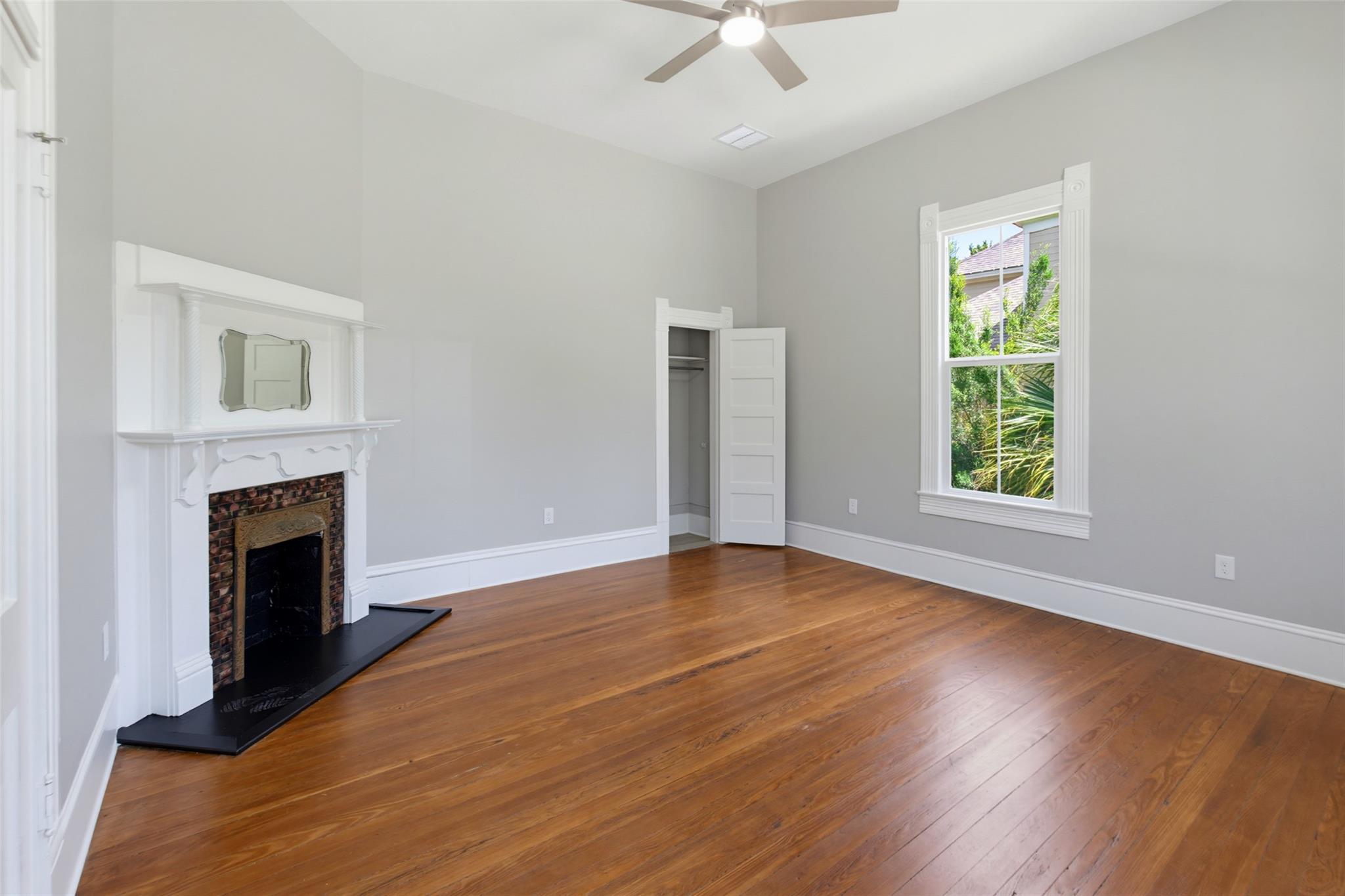 1159 San Bernard St Property Photo 5