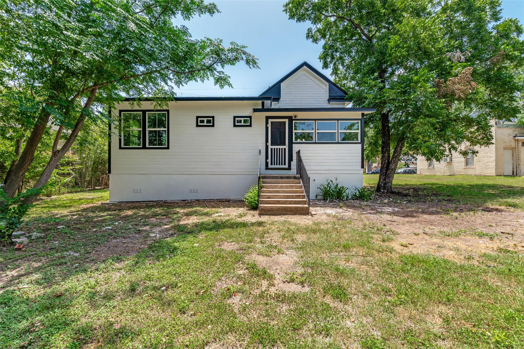 1159 San Bernard St Property Photo 22
