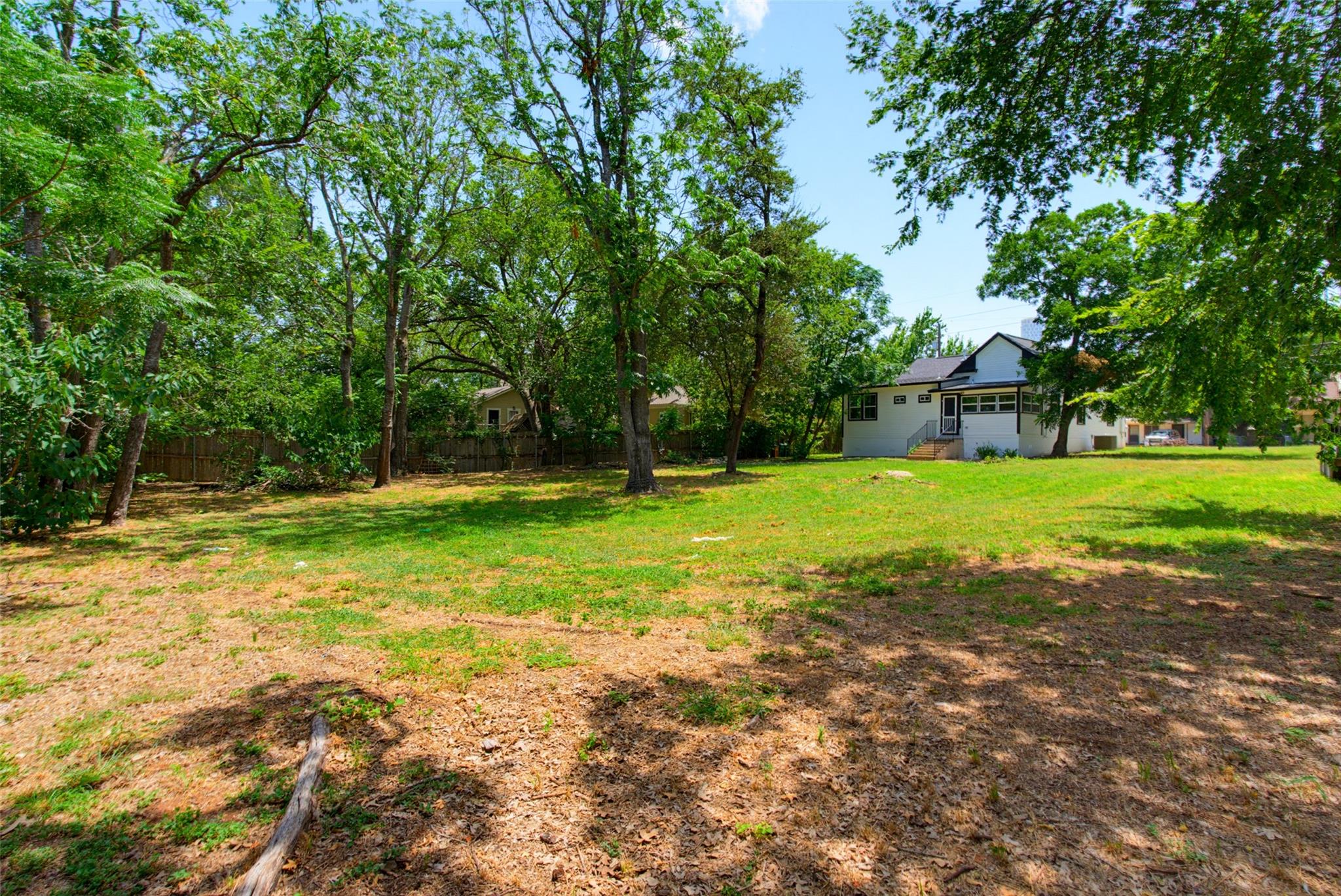 1159 San Bernard St Property Photo 24