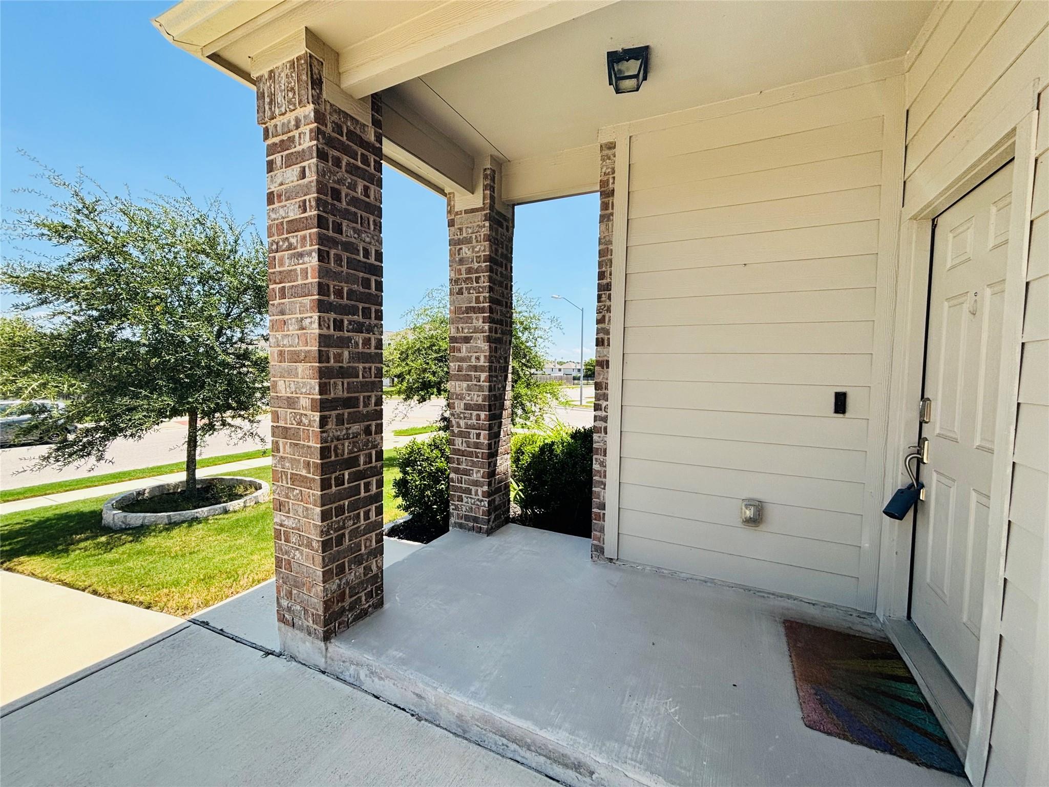 21300 Bird Wing Dr Property Photo 3
