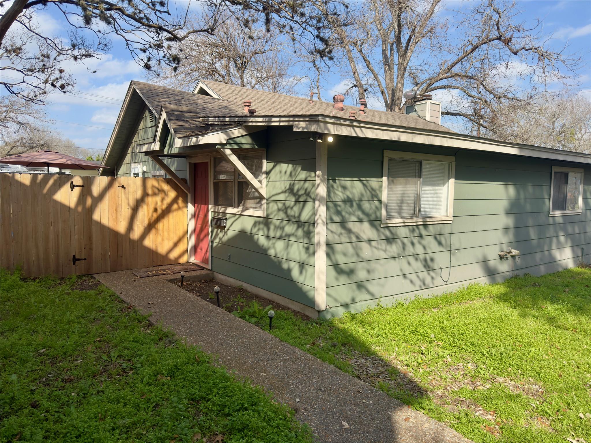 309 S Guadalupe St C Property Photo