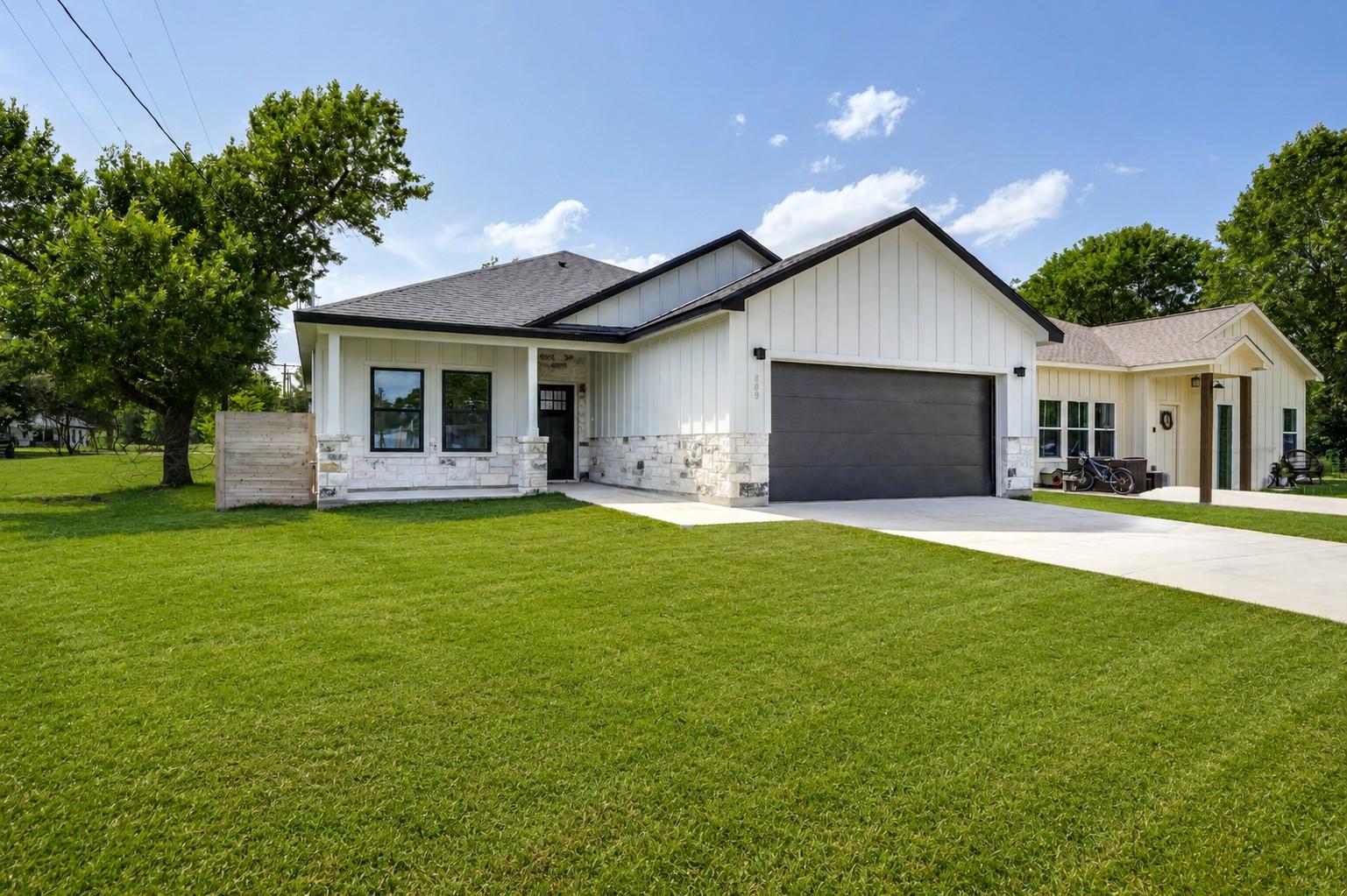 889 S Leon None Property Photo 1