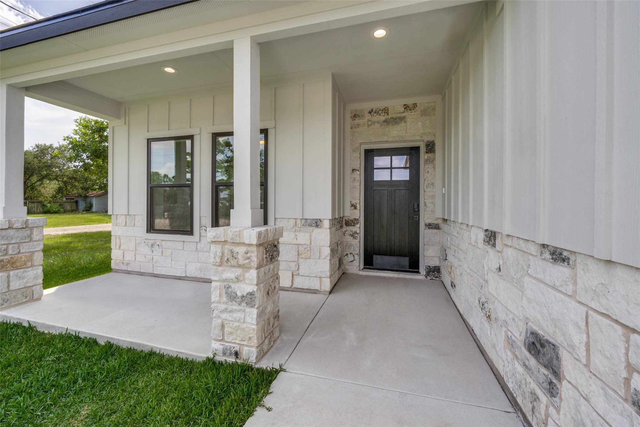 889 S Leon None Property Photo 3