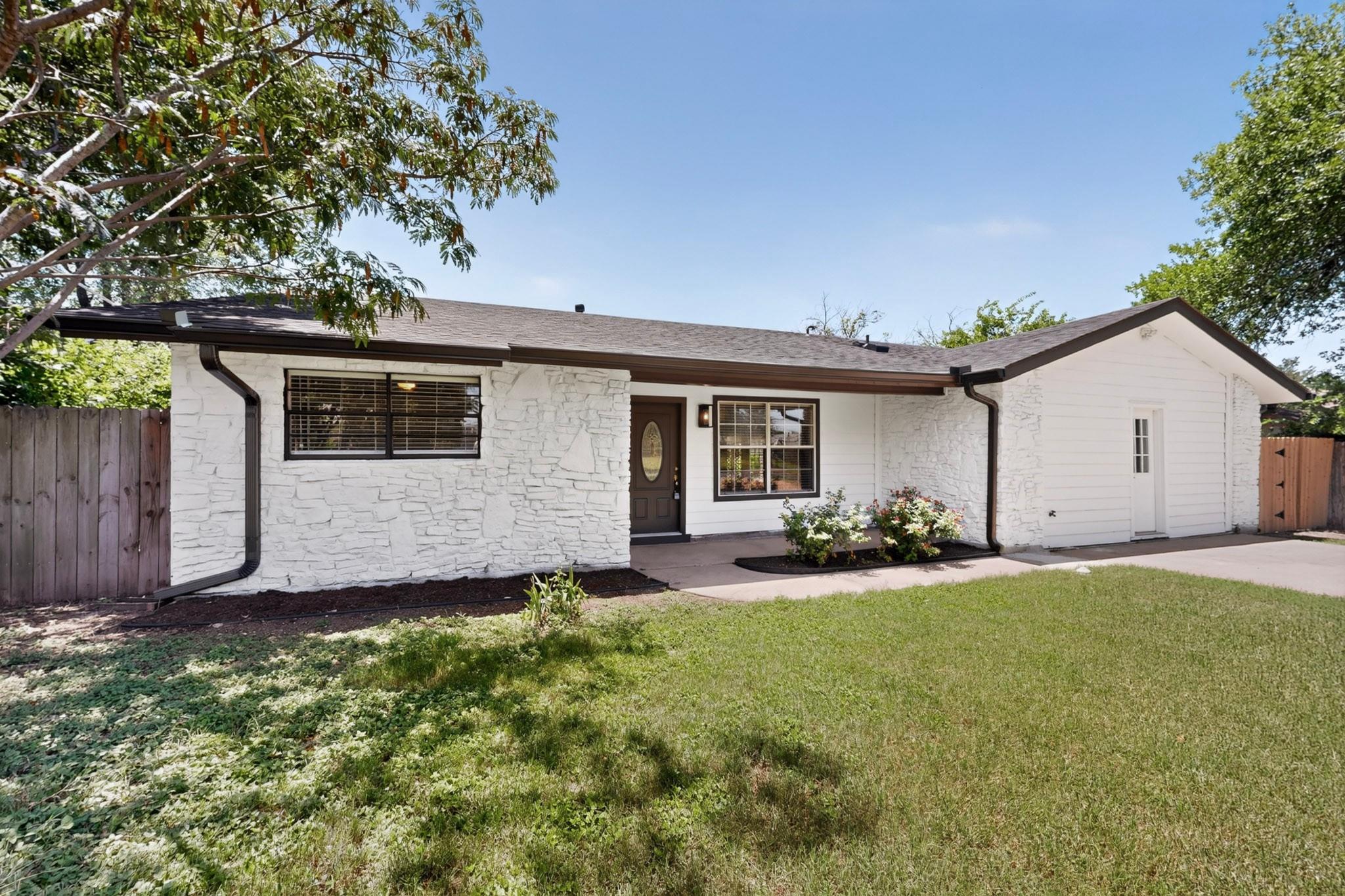 2307 Galway St Property Photo 3