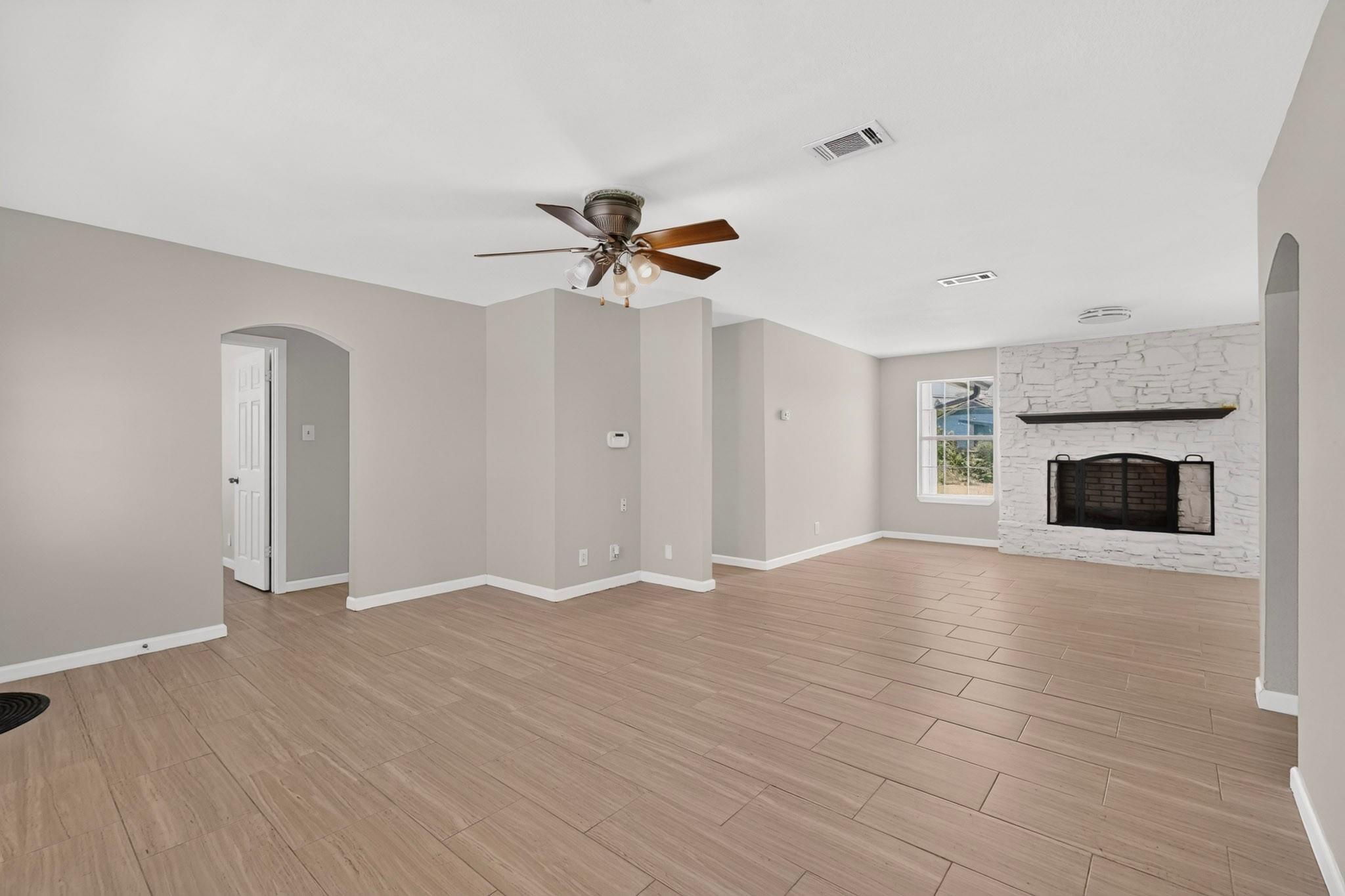 2307 Galway St Property Photo 11