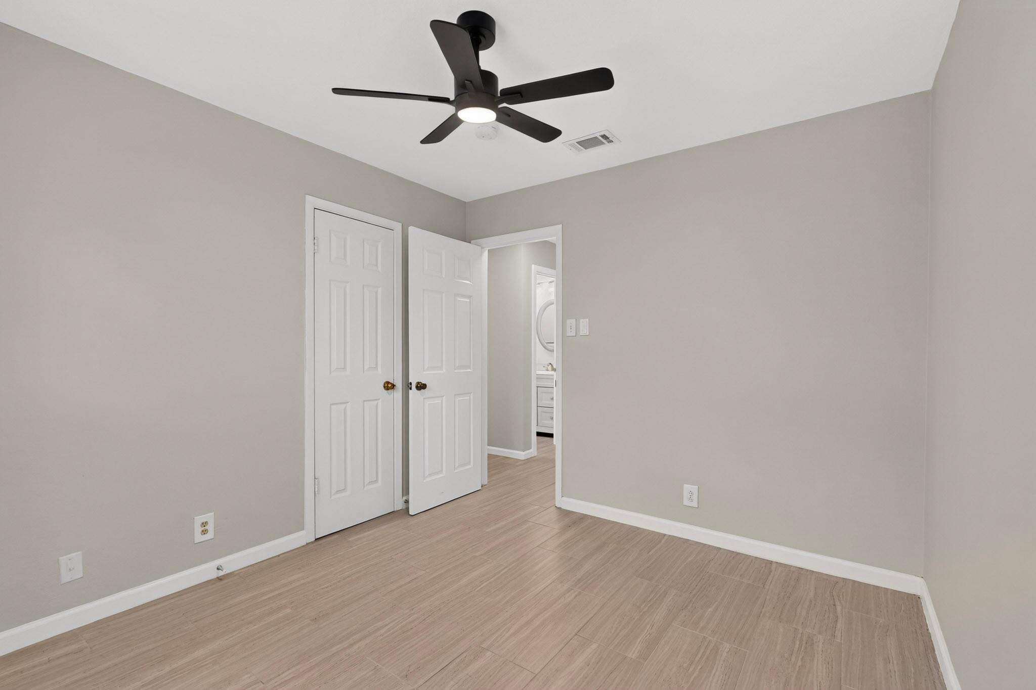 2307 Galway St Property Photo 34
