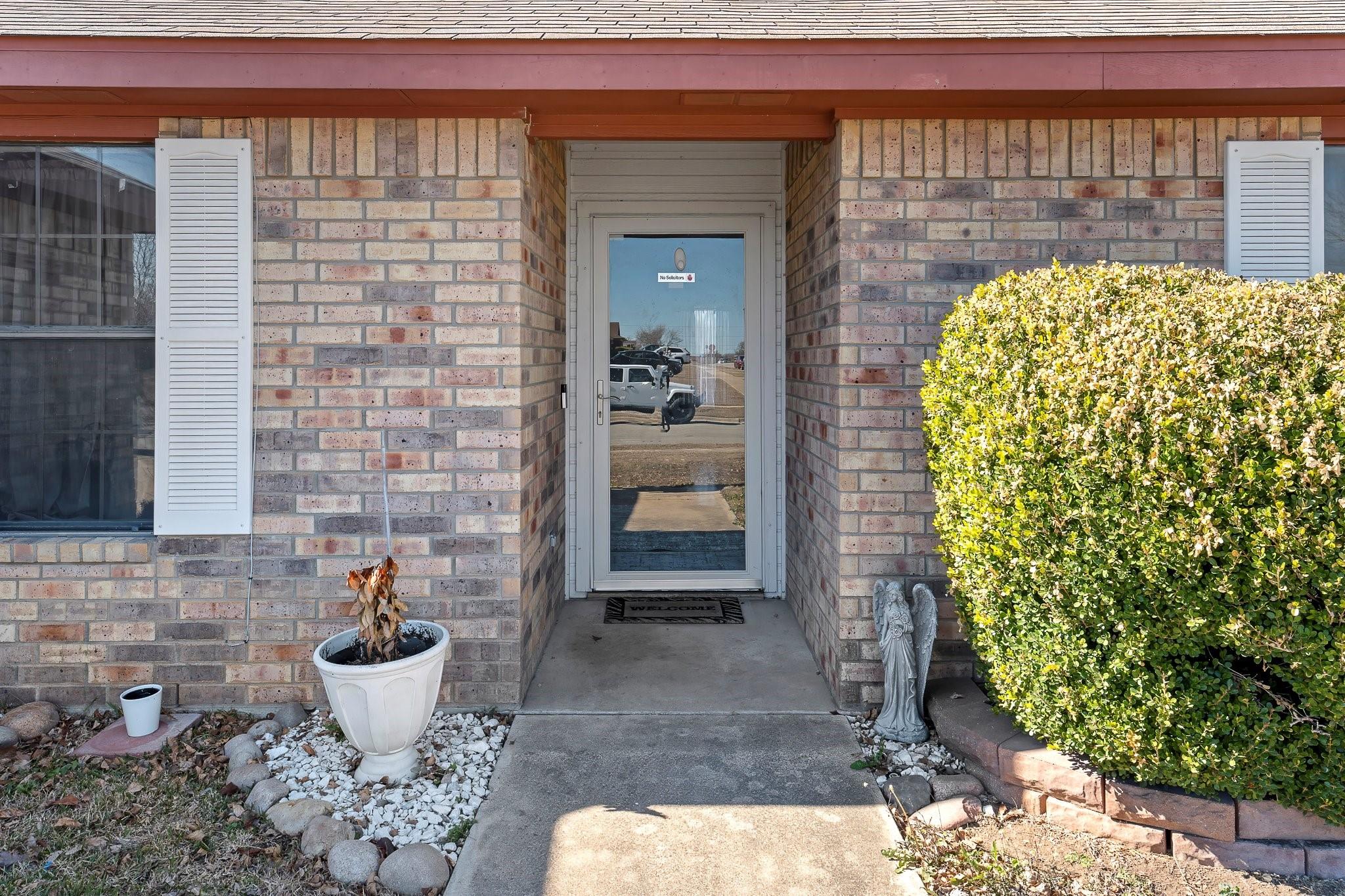 4503 Bowles Dr Property Photo 4
