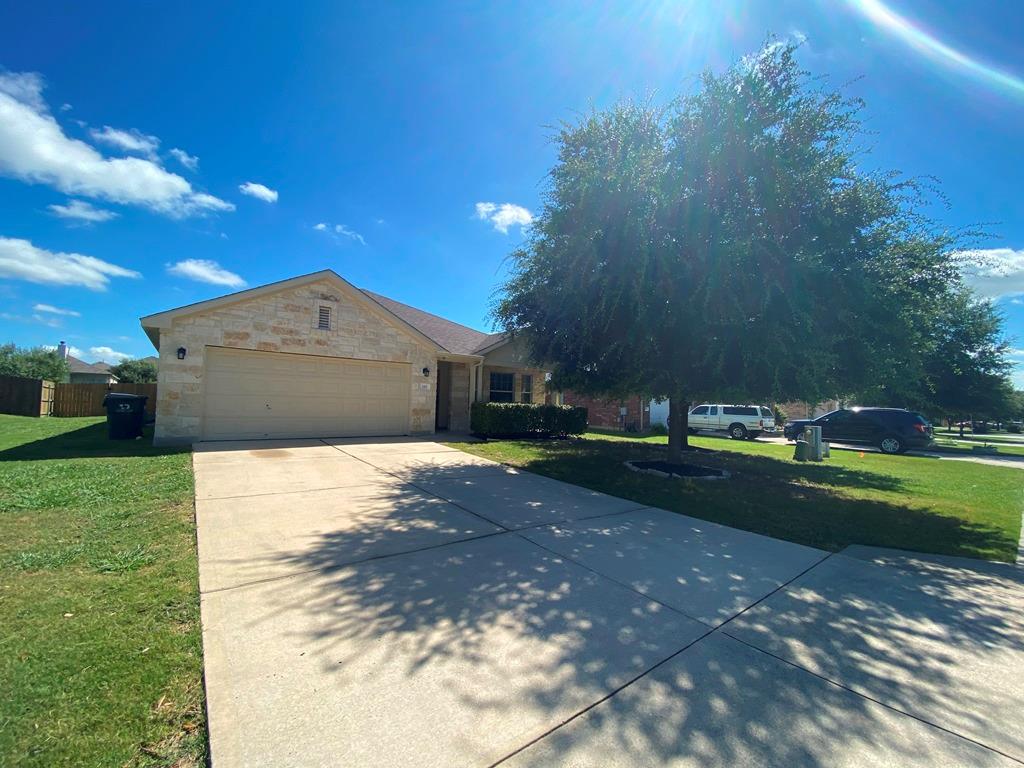 285 Amber Ash Dr Property Photo 2