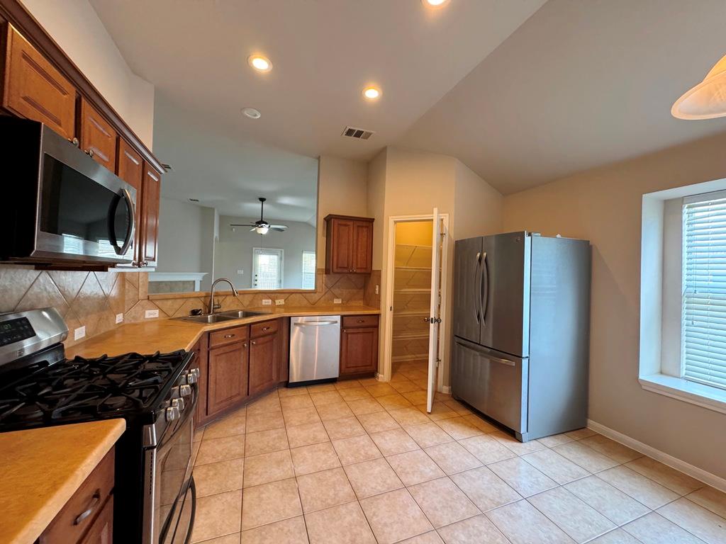 285 Amber Ash Dr Property Photo 13