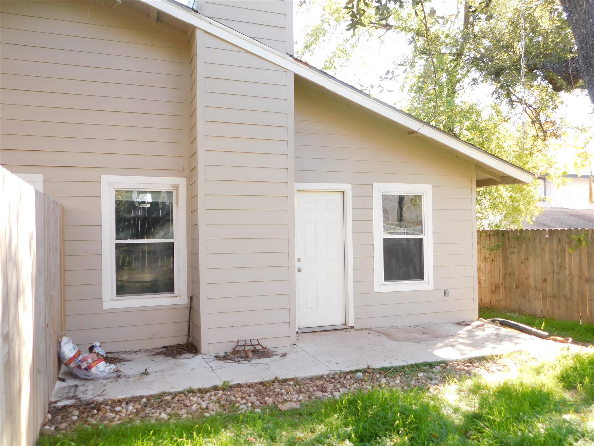 2408 Burleson Ct #a Property Photo 2
