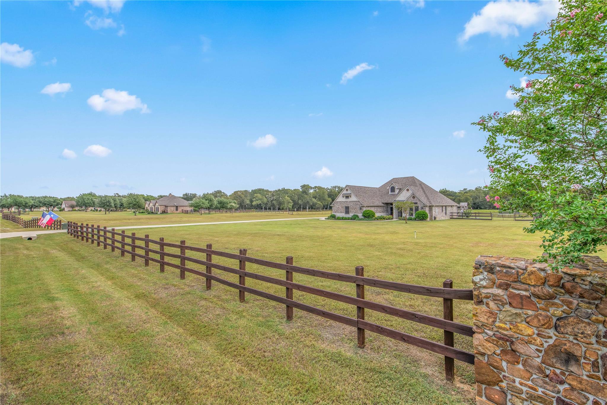 9600 Shadow Creek Trl Property Photo 1