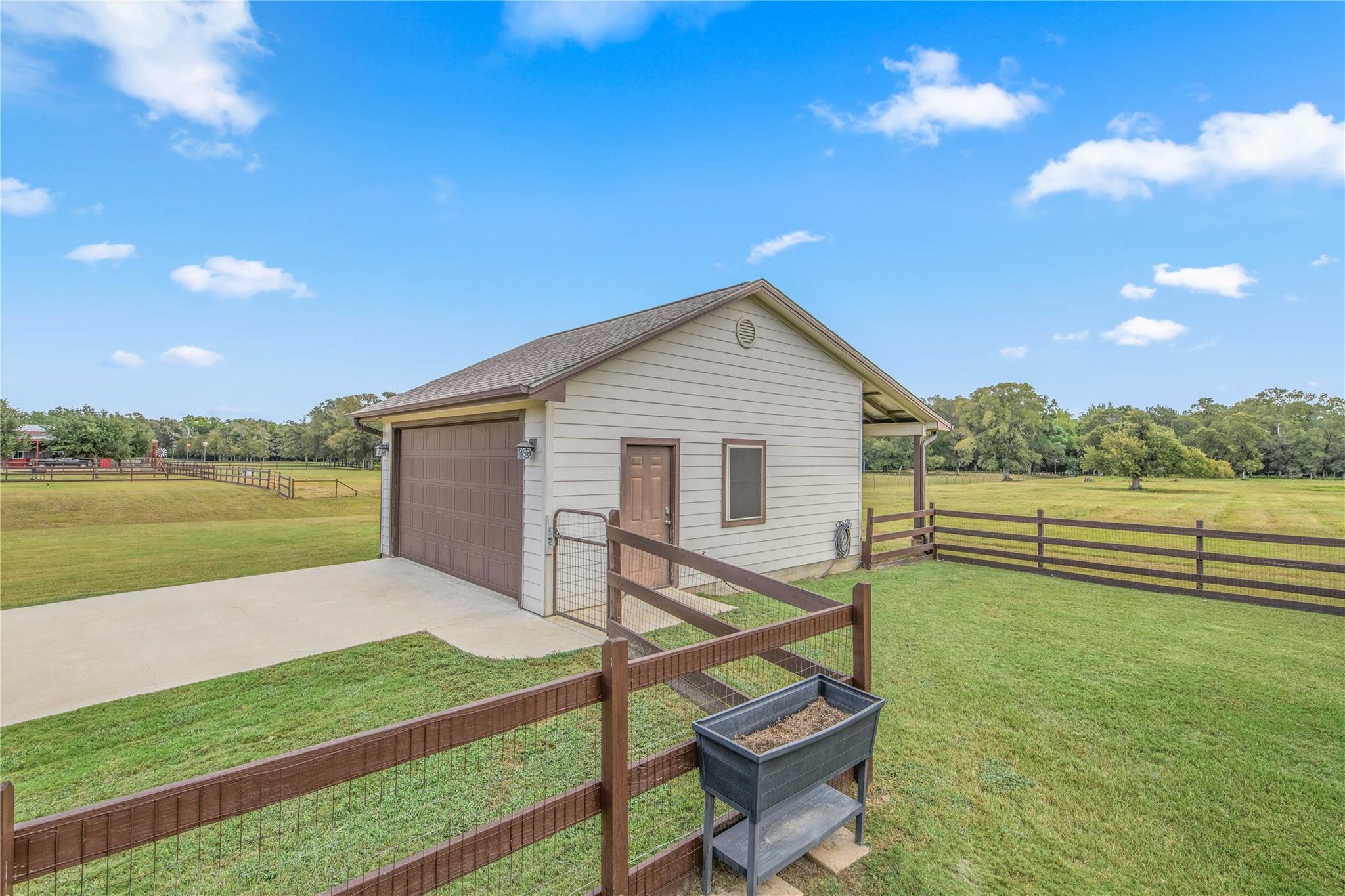 9600 Shadow Creek Trl Property Photo 33